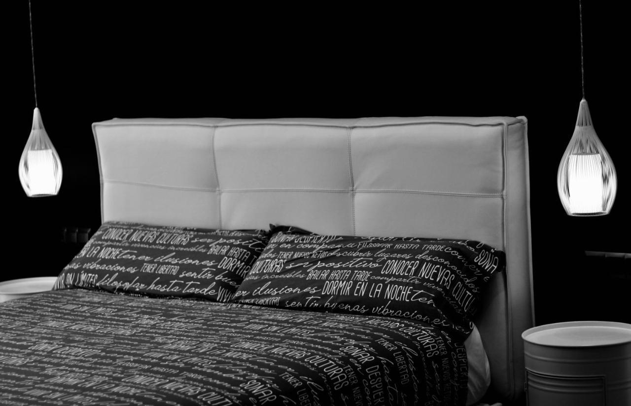 Black And White Suitte "Plaza" Noja Exterior photo